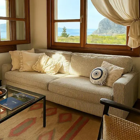 Romantic Pergamonto Cottage, Private Pool & Seaview