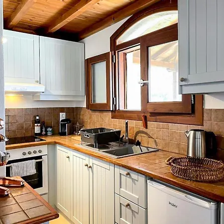 Romantic Pergamonto With Private Pool & Sea View