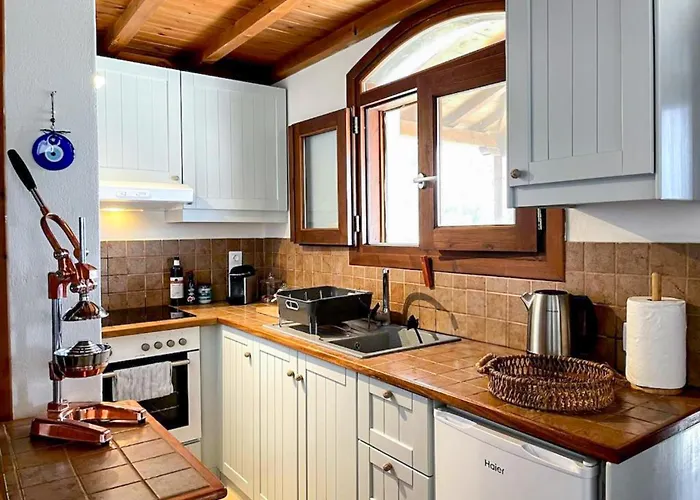 Romantic Pergamonto With Private Pool & Sea View